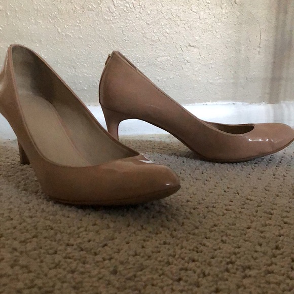 Coach Nib Devon Classic Patent Leather Heels Shell - Picture 4 of 12